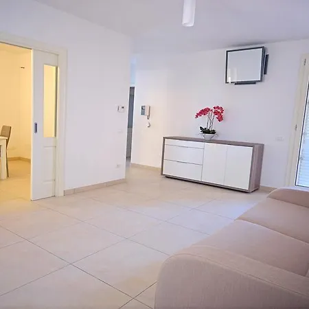 Apartment Leo